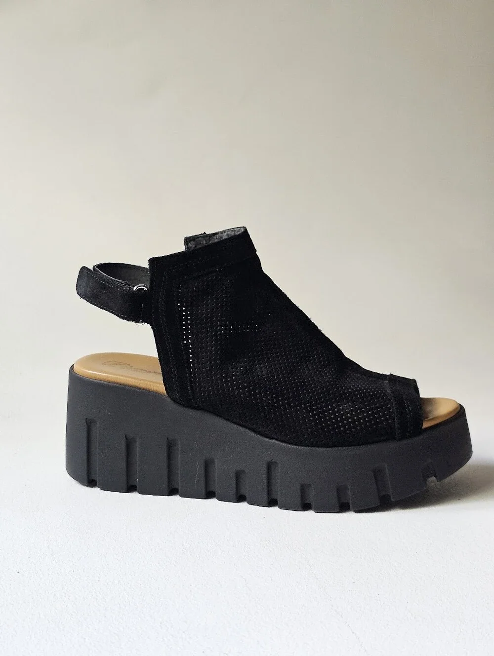 Piampiani Italy Made Black Perforated Suede Platform Sandals EU 39 US 9 Chunky